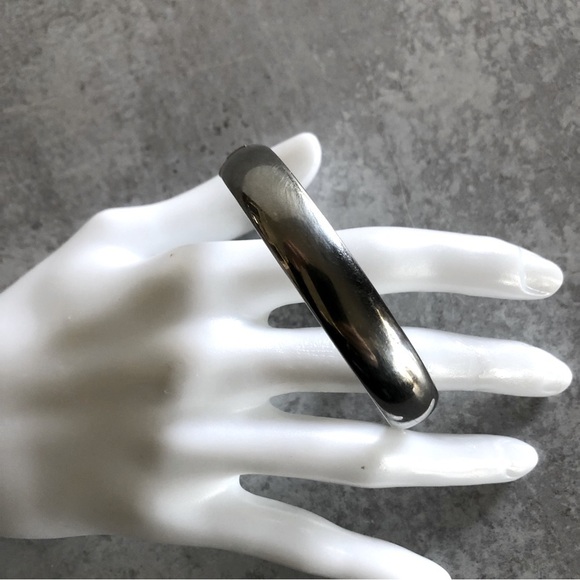 EDFORCE Silver Stainless Steel Hinged Bangle - Picture 4 of 11